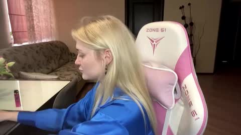 Hey Im Ash  I think together we can hit first 10 thumbs up online show from March 6, 2026, 10:23 am