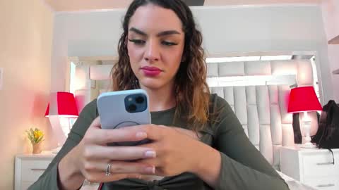 mariiahneedles online show from October 28, 2025, 10:34 pm