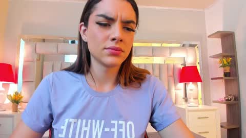 mariiahneedles online show from November 17, 2025, 10:04 pm