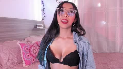 Luna Dulk online show from December 3, 2025, 1:53 pm