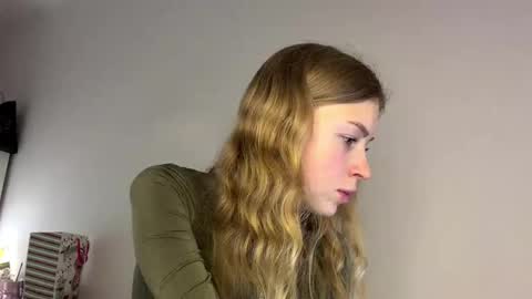 Snapshot of mariluspringle chatting on February 22, 2026, 5:22 pm Elisabeth online show from February 22, 2026, 5:22 pm