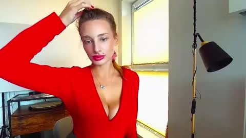 MarilynDevilish online show from December 3, 2025, 8:23 am