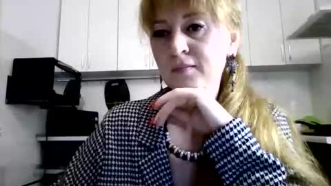mariza_love359092 online show from March 29, 2026, 8:42 pm