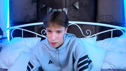 Mark online show from November 2, 2025, 11:23 am