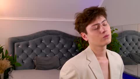 mark_ian_ online show from May 11, 2026, 4:26 pm