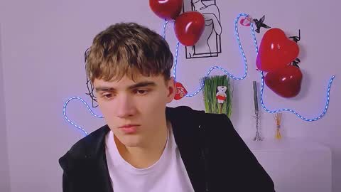 Snapshot of mark_sir chatting on February 9, 2026, 5:28 pm mark_sir online show from February 9, 2026, 5:28 pm