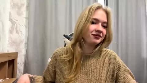 Snapshot of marryivie chatting on June 8, 2026, 2:39 pm May online show from June 8, 2026, 2:39 pm