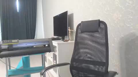 Snapshot of marselle_looker chatting on February 24, 2025, 10:59 am Marselle online show from February 24, 2025, 10:59 am