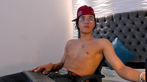 MARSHALL online show from December 2, 2025, 1:28 pm