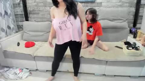 martaandserg online show from October 29, 2025, 3:09 am