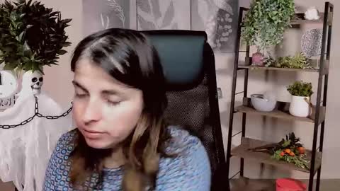 martaedams online show from November 4, 2025, 6:01 am