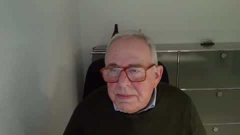 Snapshot of martin_1947 chatting on November 15, 2025, 3:30 pm martin_1947 online show from November 15, 2025, 3:30 pm
