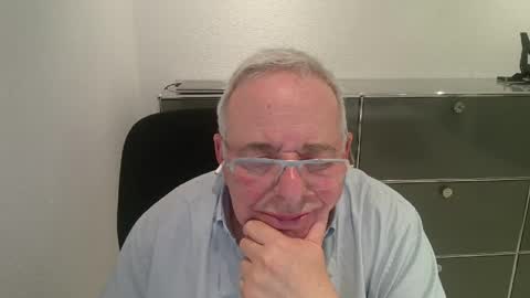martin_1947 online show from June 1, 2026, 9:05 pm