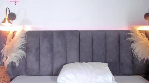 Laura online show from September 19, 2025, 9:15 pm