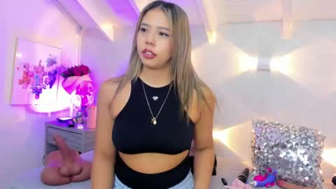 martina mIIler online show from April 17, 2026, 12:08 pm