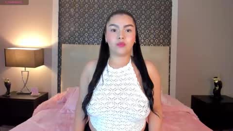 Snapshot of martinaolson chatting on October 15, 2025, 8:31 pm martinaolson online show from October 15, 2025, 8:31 pm
