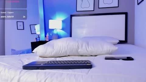 martina rizzi online show from September 17, 2025, 4:03 am