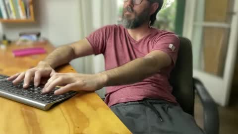 Snapshot of martincito22xl chatting on January 1, 2025, 8:47 pm Martincito online show from January 1, 2025, 8:47 pm