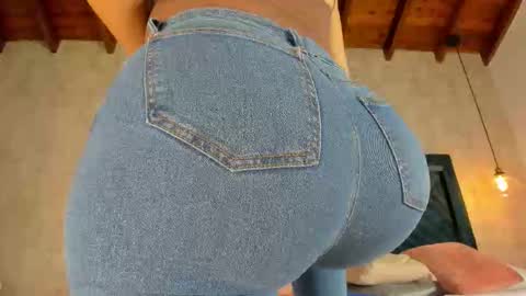 Snapshot of marttina_ruiz chatting on October 18, 2025, 7:36 pm Martina online show from October 18, 2025, 7:36 pm