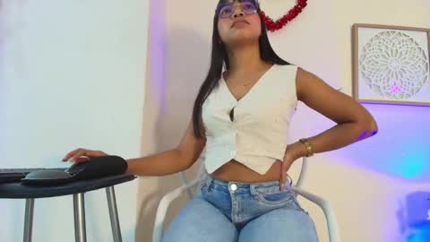 mary_cute9 online show from March 25, 2026, 11:49 am