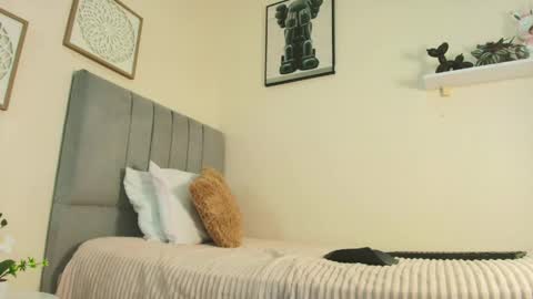 mary_cute9 online show from April 14, 2026, 12:22 pm