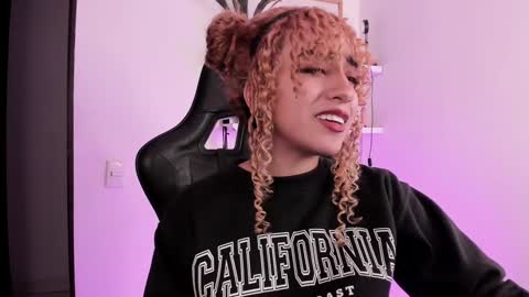 Snapshot of mary_jane_lovers chatting on January 21, 2025, 2:11 am Mary Jane online show from January 21, 2025, 2:11 am