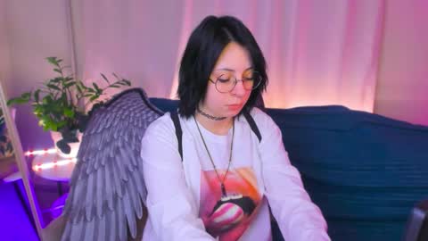 Snapshot of mary_radiant chatting on February 6, 2026, 1:54 am Mary online show from February 6, 2026, 1:54 am