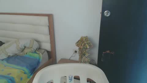 maryam_arabicmilk online show from February 21, 2025, 8:27 pm