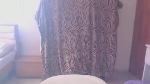 maryam_arabicmilk online show from November 22, 2025, 3:22 pm