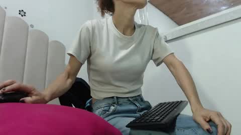 Snapshot of maryannlit chatting on June 4, 2026, 12:11 pm maryannlit online show from June 4, 2026, 12:11 pm