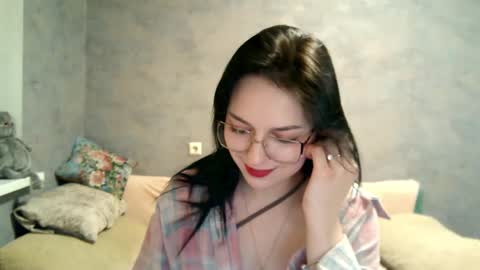 Stephie online show from November 22, 2025, 8:19 pm