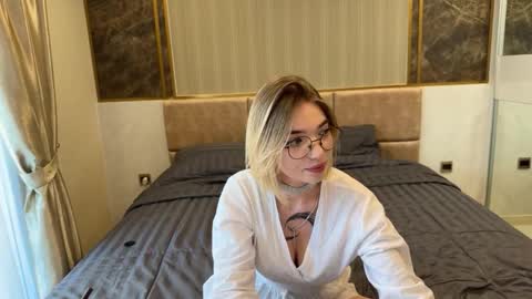 maryharriss online show from December 18, 2025, 1:33 am