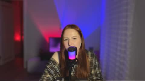 SirenVictoria online show from April 17, 2026, 8:01 pm