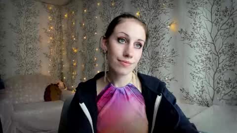 Mary Lou online show from September 22, 2025, 9:22 am