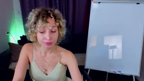 Snapshot of marywahlberg chatting on October 21, 2025, 5:52 am Mary online show from October 21, 2025, 5:52 am