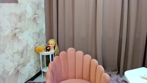 Snapshot of maryy_senn chatting on October 22, 2025, 2:34 am Luucy UTC1 Mon Tue Wed Thu Fri 0500-1130 online show from October 22, 2025, 2:34 am