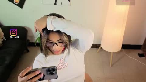 maryybellax online show from March 28, 2026, 12:32 am