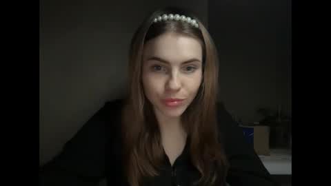 MaryYourr online show from December 3, 2025, 9:13 pm