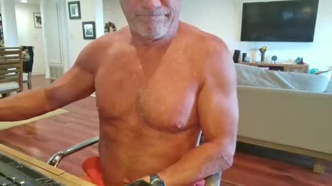 mascmuscle49 online show from April 1, 2026, 6:49 pm