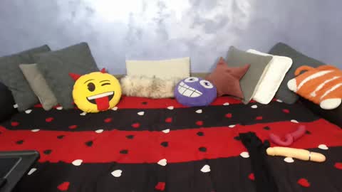 Nicolle online show from January 7, 2025, 11:48 am