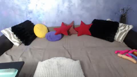 Nicolle online show from January 10, 2026, 1:35 pm