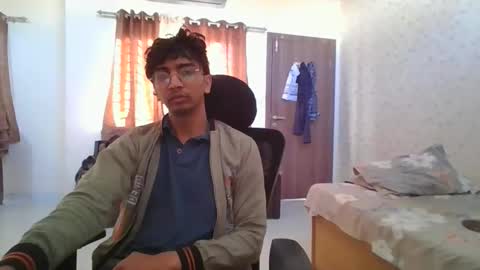 Mask Boy online show from December 14, 2025, 3:23 am