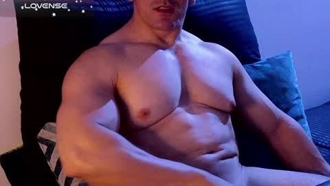 masked_bodybuilder online show from December 14, 2024, 5:58 pm