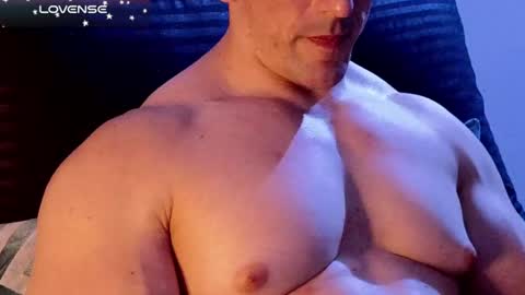 masked_bodybuilder online show from December 18, 2024, 12:43 am