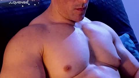 masked_bodybuilder online show from December 24, 2024, 3:26 pm