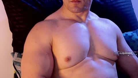 masked_bodybuilder online show from January 4, 2025, 2:46 pm