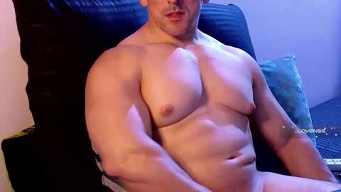 masked_bodybuilder online show from February 24, 2025, 2:51 am