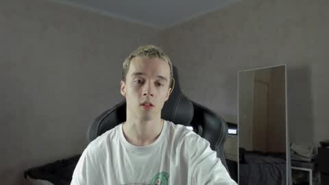 Snapshot of mason_warhol chatting on December 12, 2024, 12:22 pm Mason online show from December 12, 2024, 12:22 pm