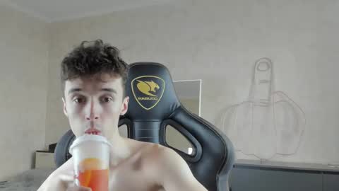 Snapshot of mason_warhol chatting on October 12, 2025, 1:32 pm Mason online show from October 12, 2025, 1:32 pm