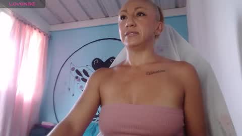 massiel ferreti online show from October 21, 2025, 10:21 pm